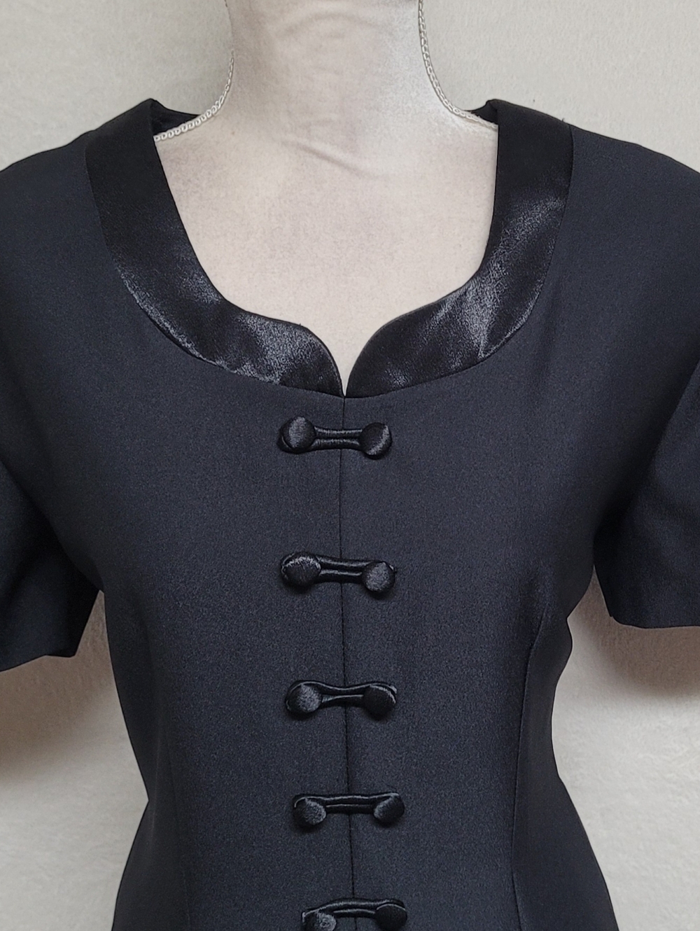 90s Vintage Miss Scarlett Black Satin Crepe Frog Clasp Closure Midi Wiggle Dress - Picture 3 of 11